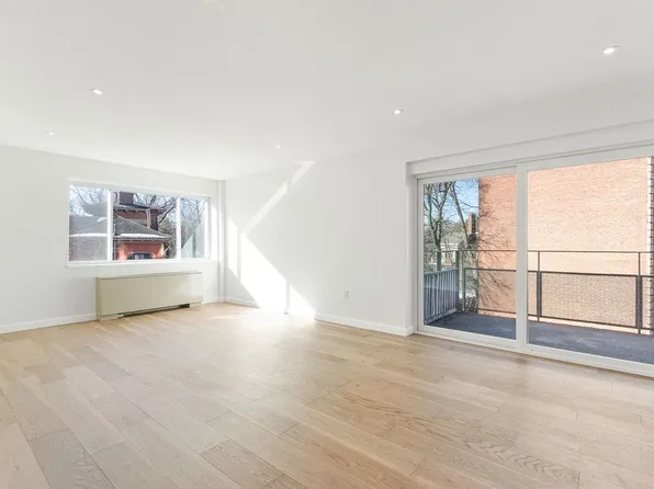 14 Concord Ave APT 422, Cambridge, MA 02138