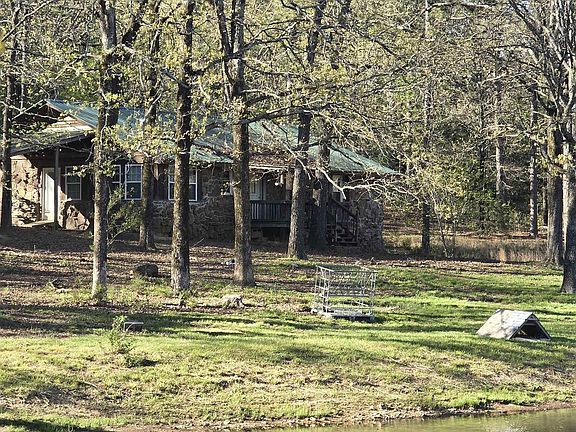3rd image of 652 Red Hill Rd