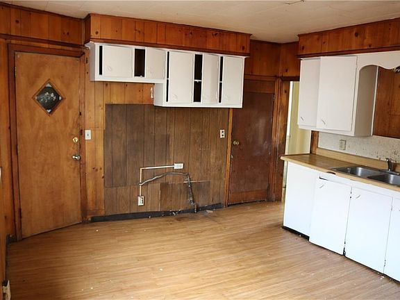 4th image of 224 Beecher St