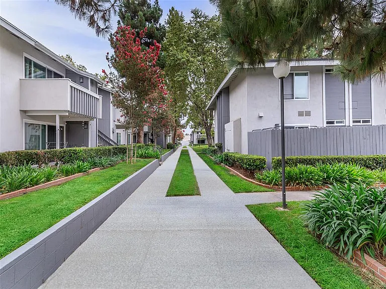 Briarwood Apartments — Photo 11