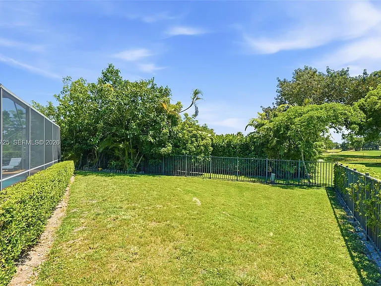 11008 Boca Woods Ln — Photo 42