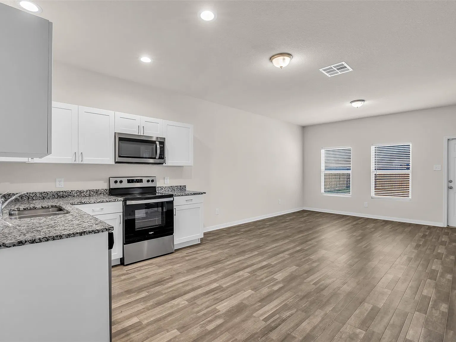 4 bed, 2.0 bath, 1220 sqft, $2,000 — Photo 2