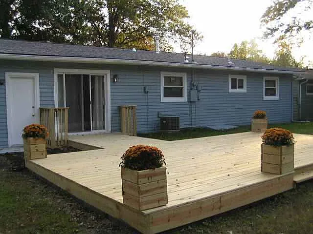 3 bed, 1.5 bath, 1008 sqft, $1,989 — Photo 2