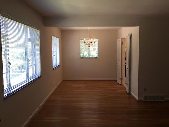 2nd image of 3422 Linwood Ave APT 3