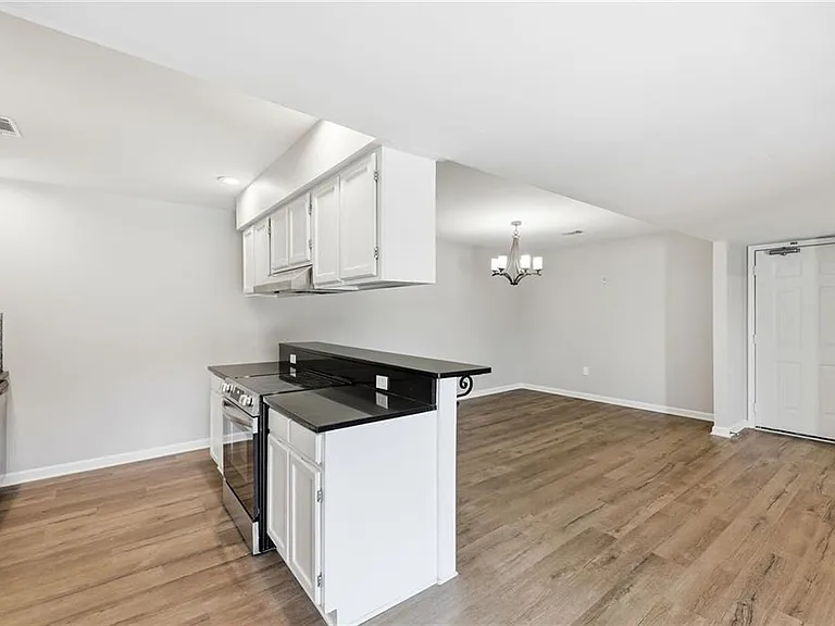 605 Candler St #B13 — Photo 10