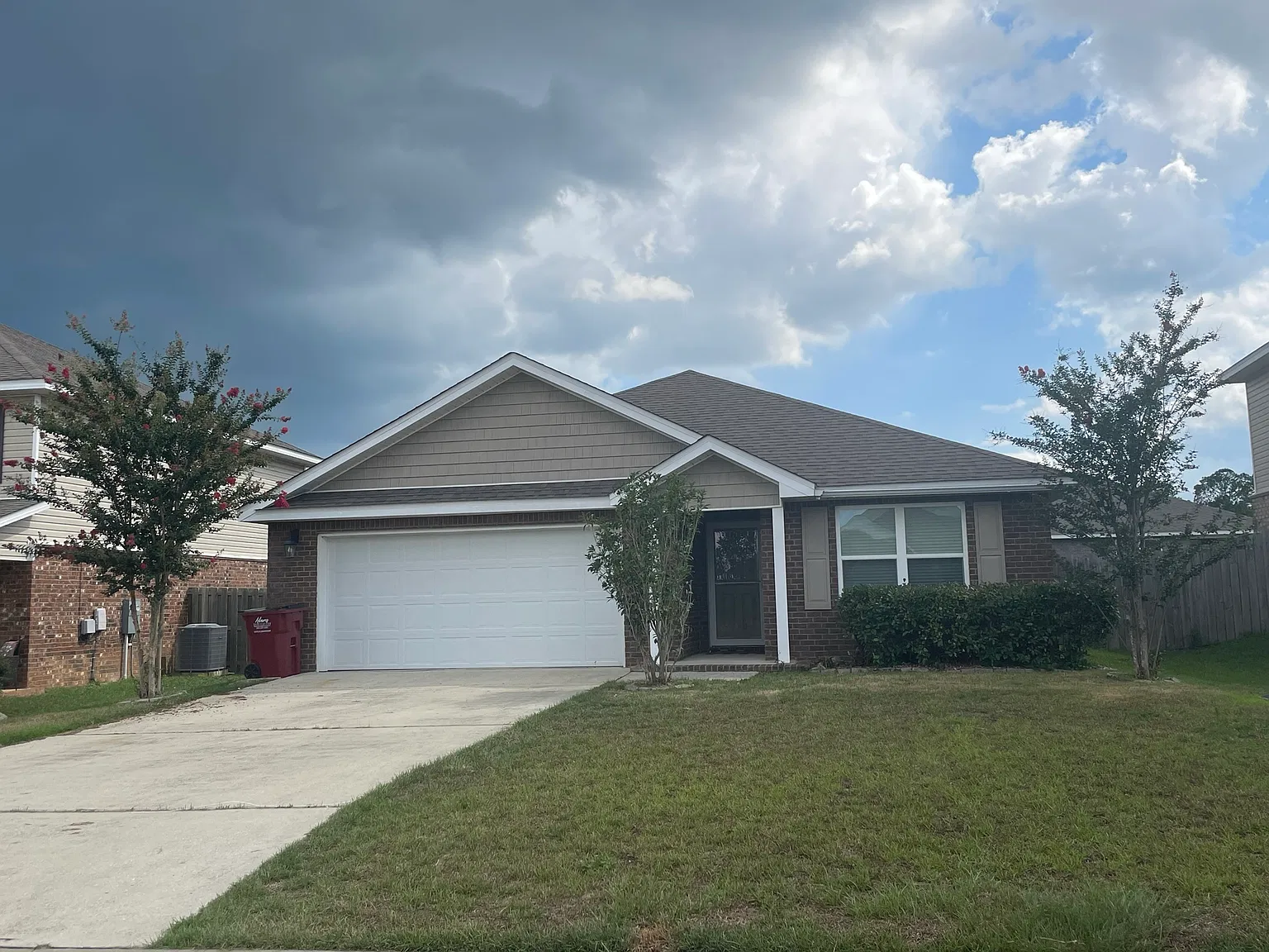 3 bed, 1718 sqft, $1,900 — Photo 1