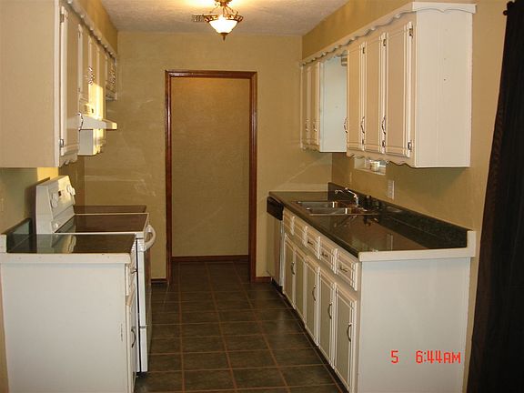 3rd image of 4216 County Street 2806