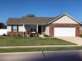 13 Pinebrooke, Troy, IL 62294