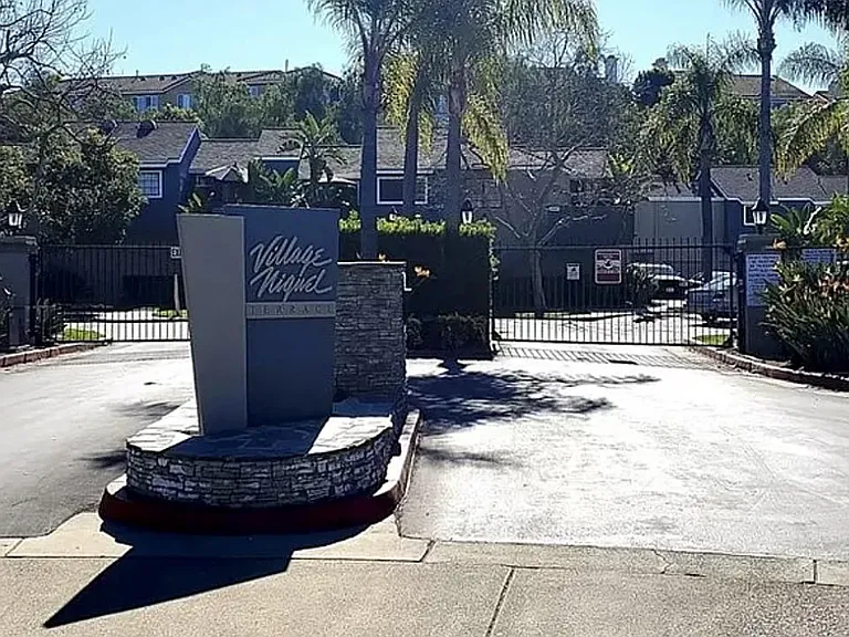 24401 Avenida De Los Ninos — Photo 17