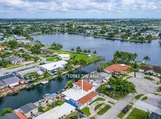 10981 SW 44th St, Miami, FL 33165