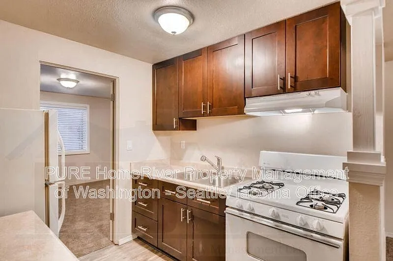 1 bed, 1.0 bath, 650 sqft, $1,295 — Photo 2
