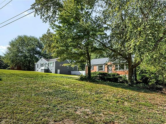 4th image of 1867 Glendale Dr