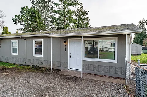 300 SE 100th Ave #B Photo 1