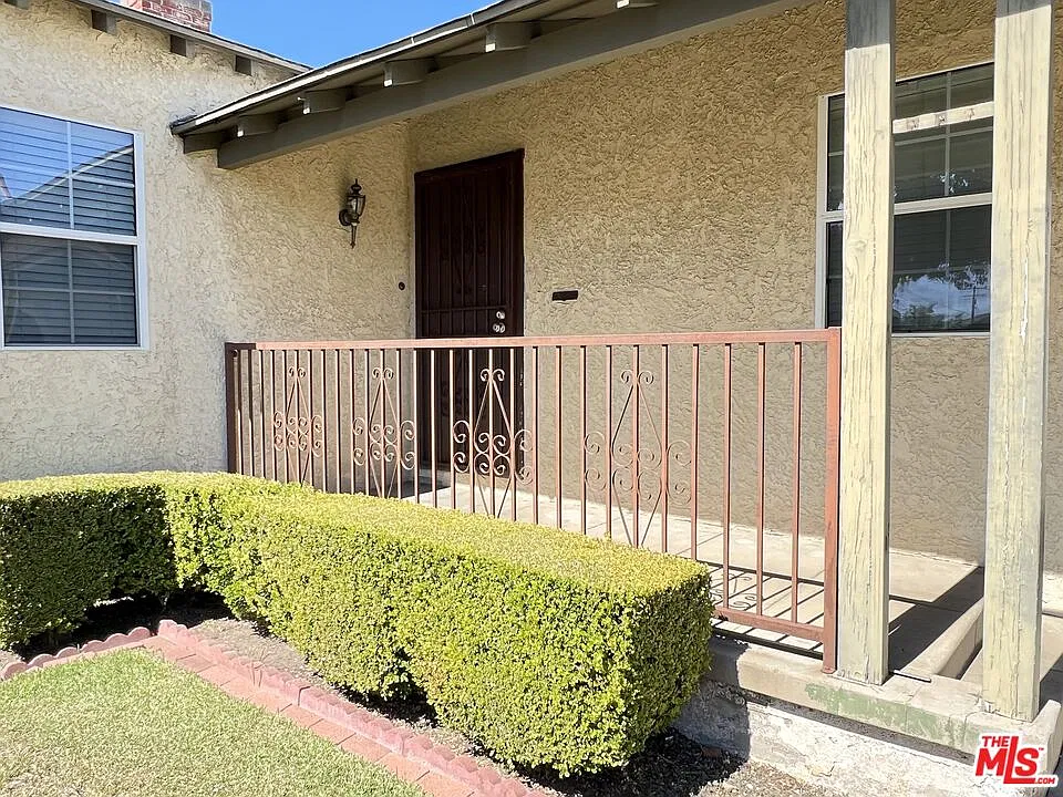2 bed, 2.0 bath, 1185 sqft, $3,300 — Photo 2