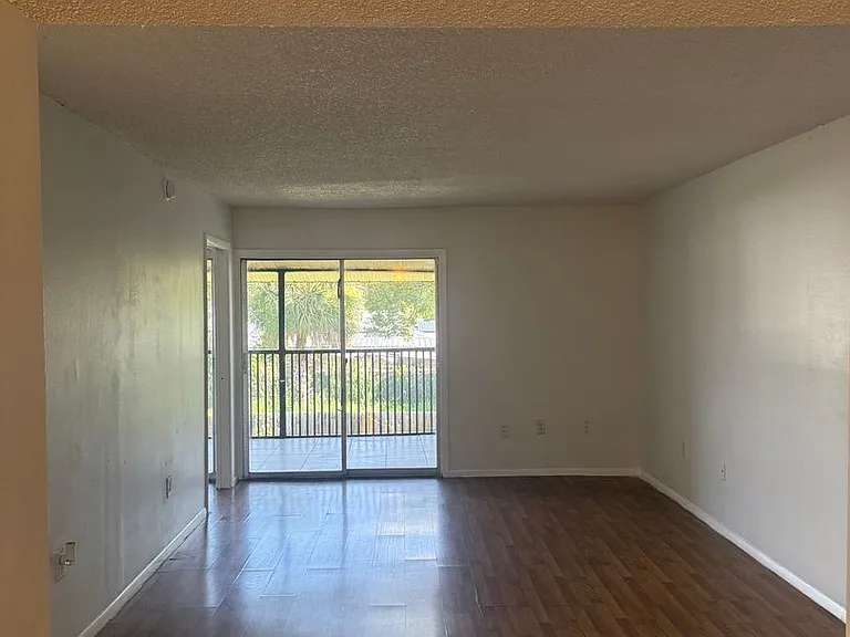 861 Sky Lake Cir #C — Photo 5