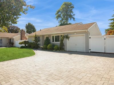 18 Lois Lane, Farmingdale, NY, 11735