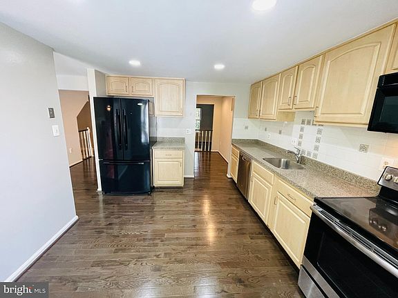 4th image of 10114 Chestnut Wood Ln