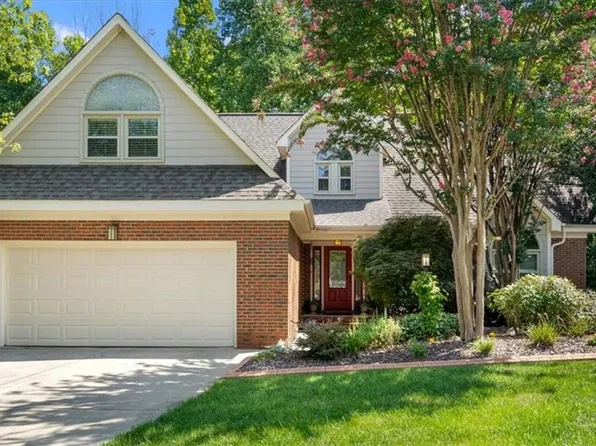 18 Laurel Brook Ct, Greensboro, NC 27407