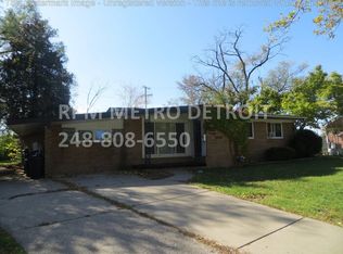 23031 Oak Crest St, Oak Park, MI 48237