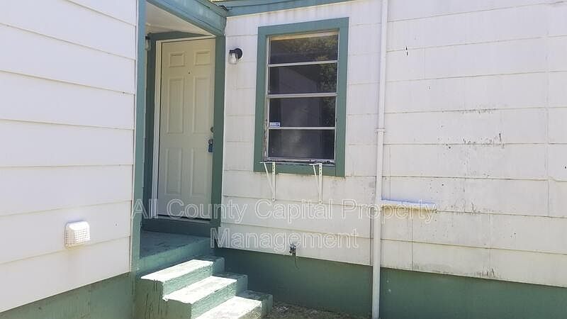 1st image of 2604 Terrace Dr #B