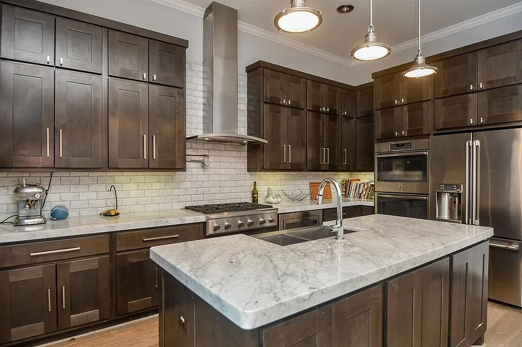 3 bed, 3.5 bath, 4143 sqft, $6,500 — Photo 4