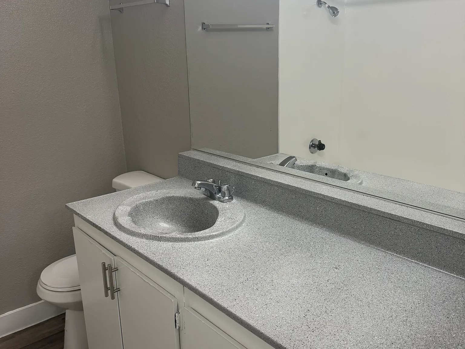 Studio, 400 sqft, $770 — Photo 4