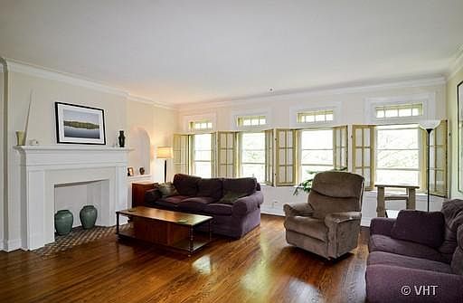 2nd image of 6048 N Rockwell St #3