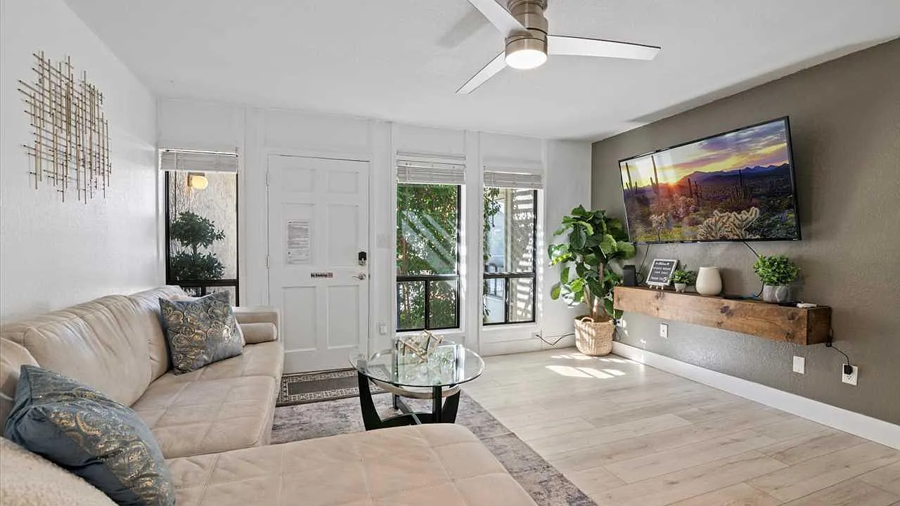 2 bed, 1.5 bath, 894 sqft, $2,800 — Photo 1