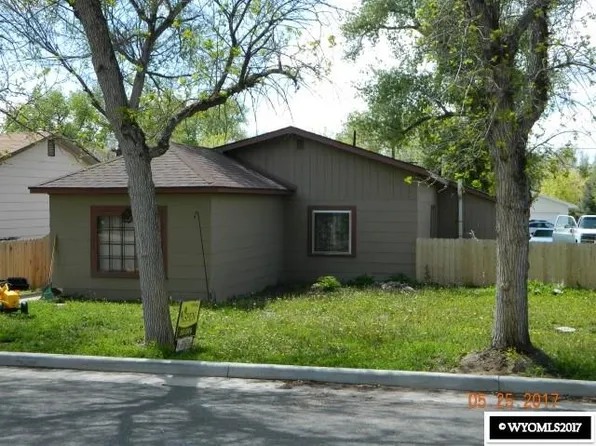 532 S 7th St, Douglas, WY 82633