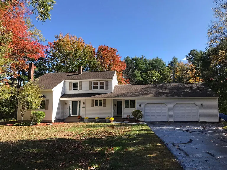 402 W Elm St — Photo 1
