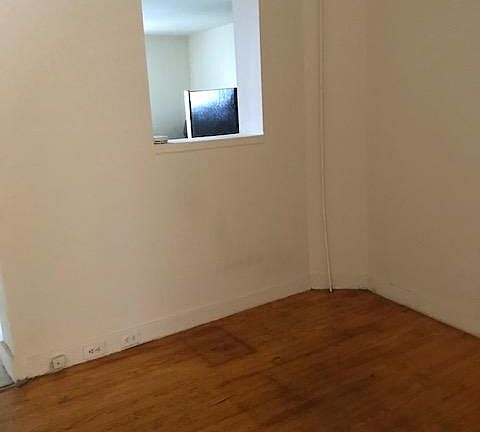 3rd image of 1117 S Clifton St