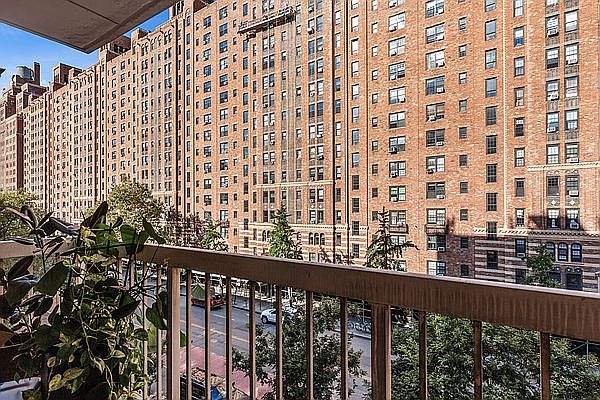 1st image of 420 W 23rd St #4BN