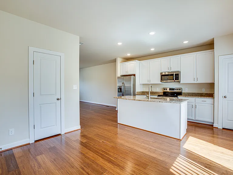 83 Andrews Pl — Photo 5