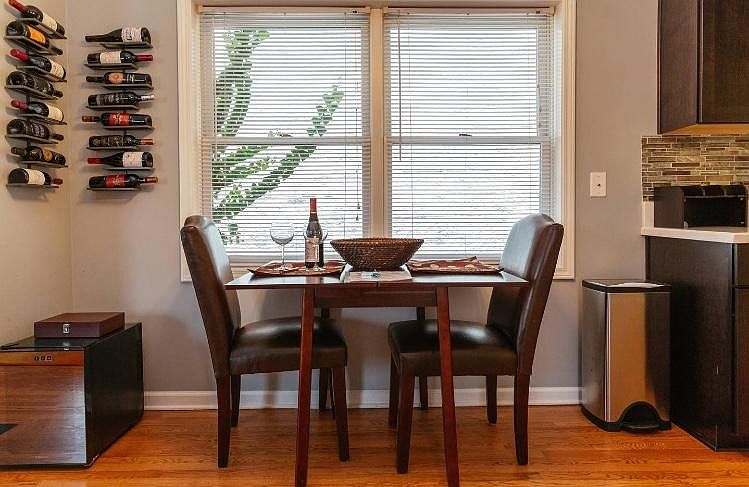 Table with 4 chairs