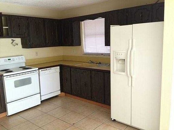 4th image of 4528 SW 54th St APT 405-B