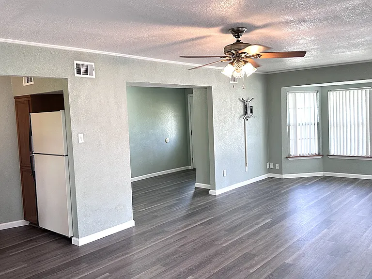 3910 Herring Dr — Photo 3