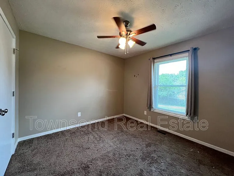420 Mangum Ct — Photo 10