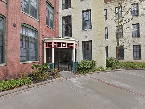 2nd image of 15 Higgins St Unit 315