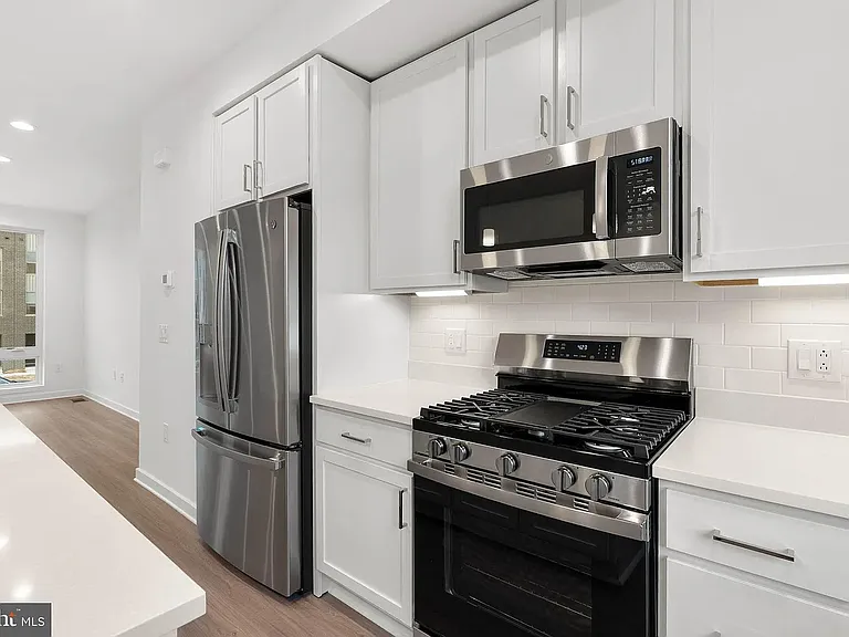 3036 S Northbank Pl — Photo 2