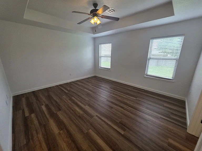 311 Violet St — Photo 9
