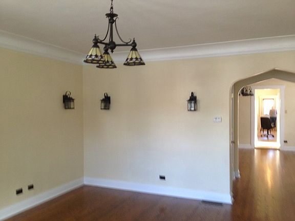 3rd image of 2613 W Lunt Ave
