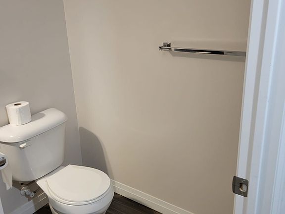 4th image of 2152 Lawrence Ave E #604