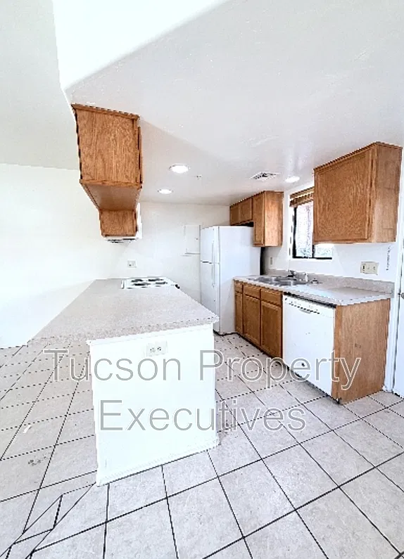 1717 E Glenn St — Photo 3