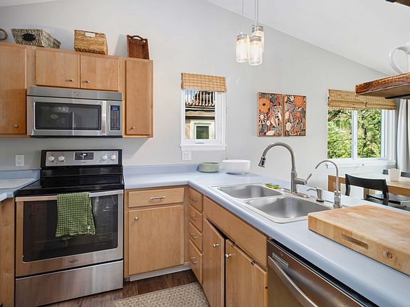5th image of 3132 Hager Ln