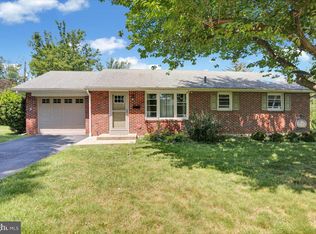 15 Cherrywood Rd, Wyomissing, PA 19610