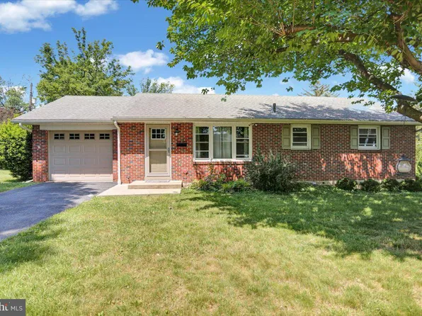 15 Cherrywood Rd, Wyomissing, PA 19610