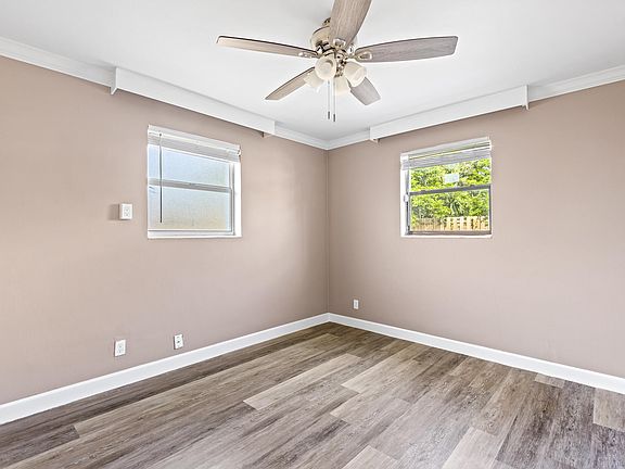 2nd image of 3717 Pinewood Ave #3717