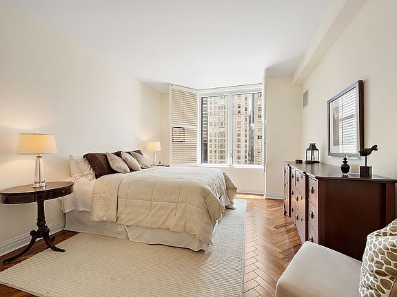 3rd image of 15 W 63rd St APT 20C