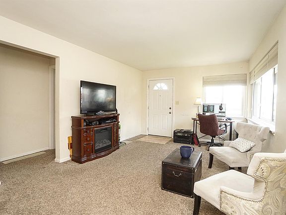 4th image of 1113-1115 Susan Dr