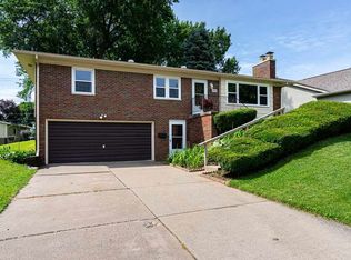 715 Westerfield Rd, Davenport, IA 52806